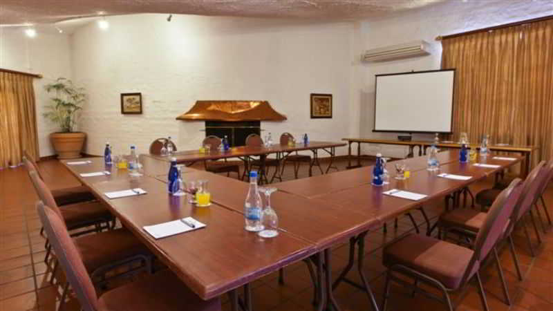 Protea Hotel By Marriott Oudtshoorn Riempie Estate المظهر الخارجي الصورة