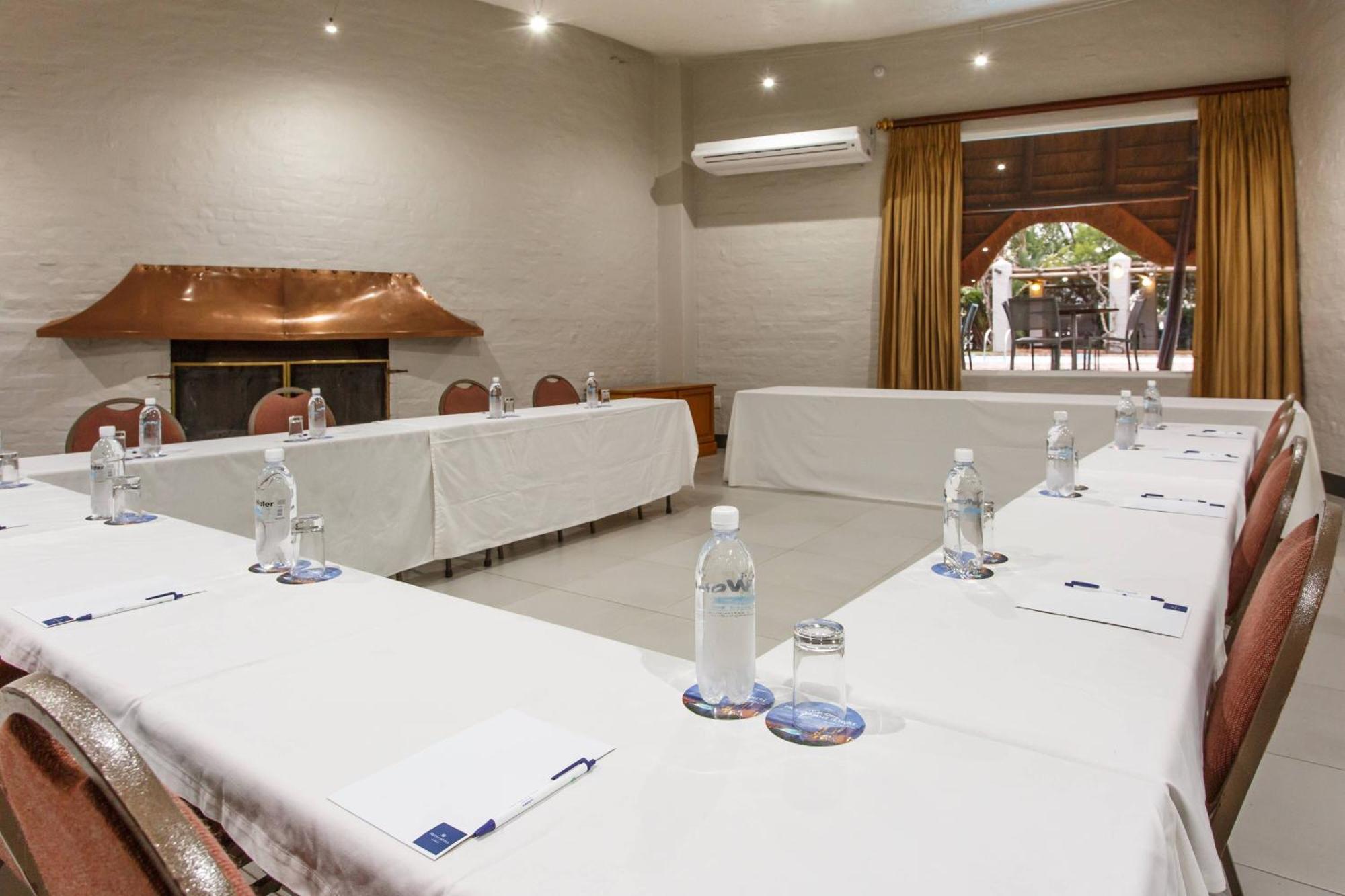 Protea Hotel By Marriott Oudtshoorn Riempie Estate المظهر الخارجي الصورة
