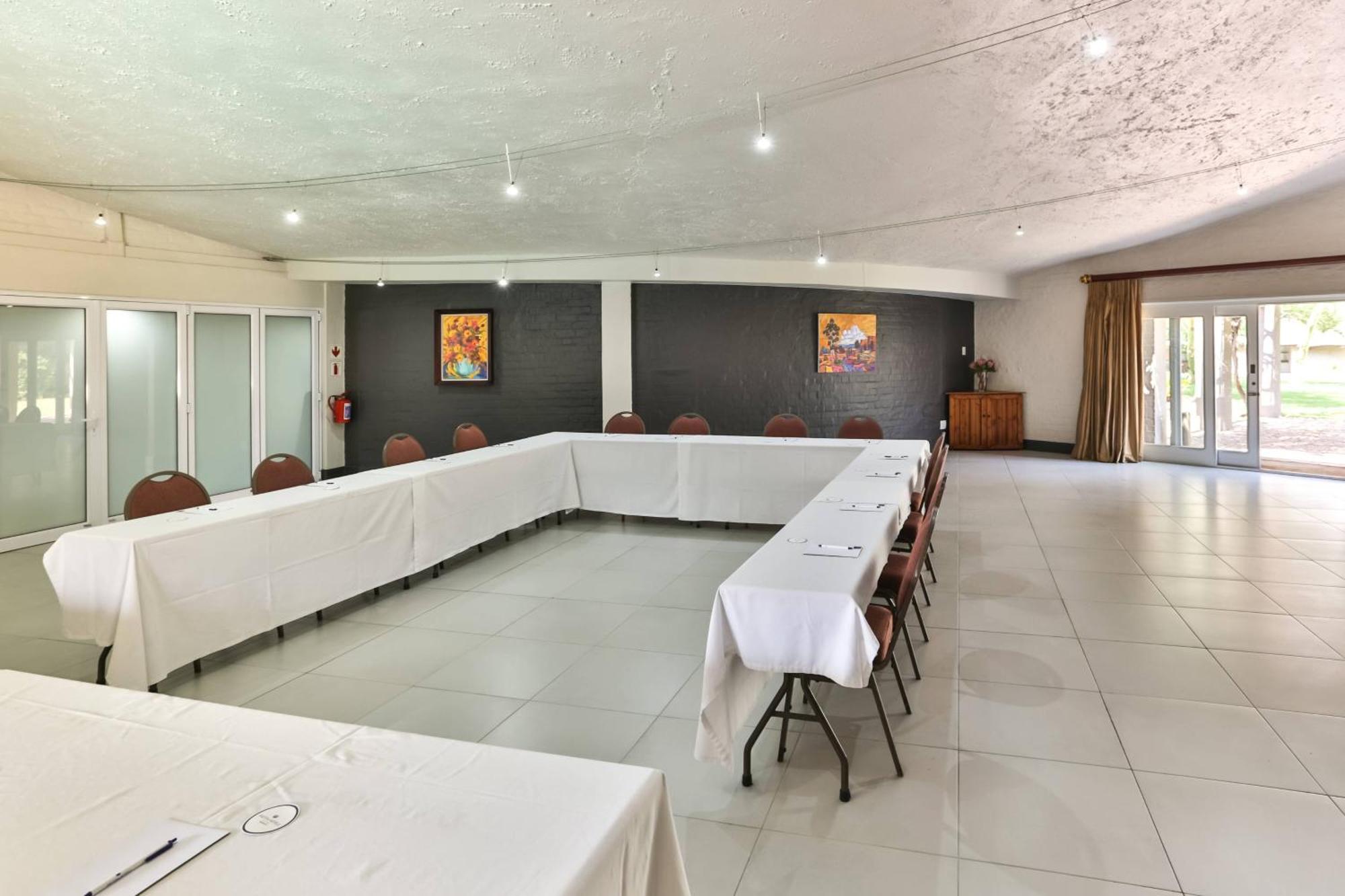 Protea Hotel By Marriott Oudtshoorn Riempie Estate المظهر الخارجي الصورة