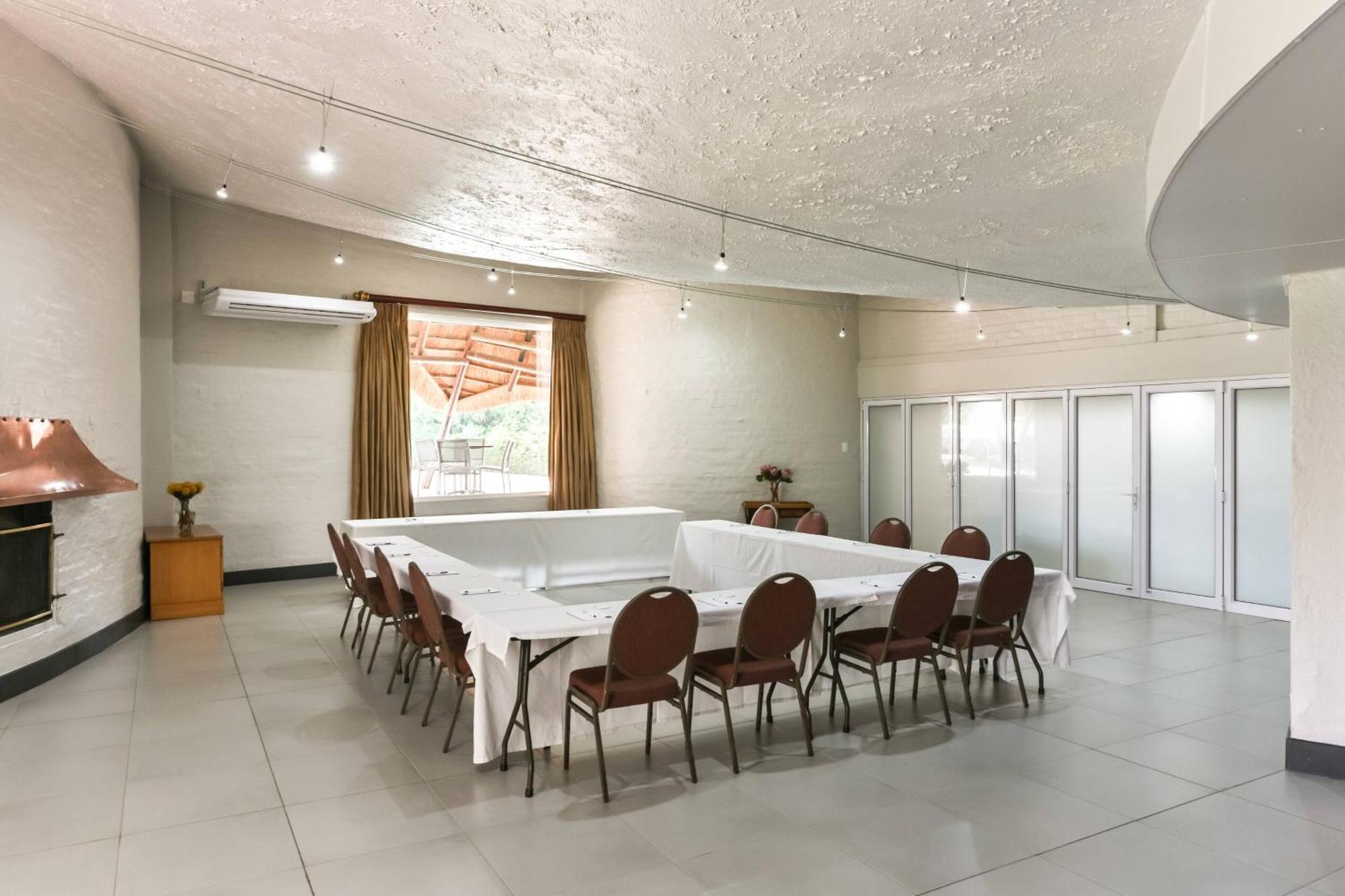 Protea Hotel By Marriott Oudtshoorn Riempie Estate المظهر الخارجي الصورة