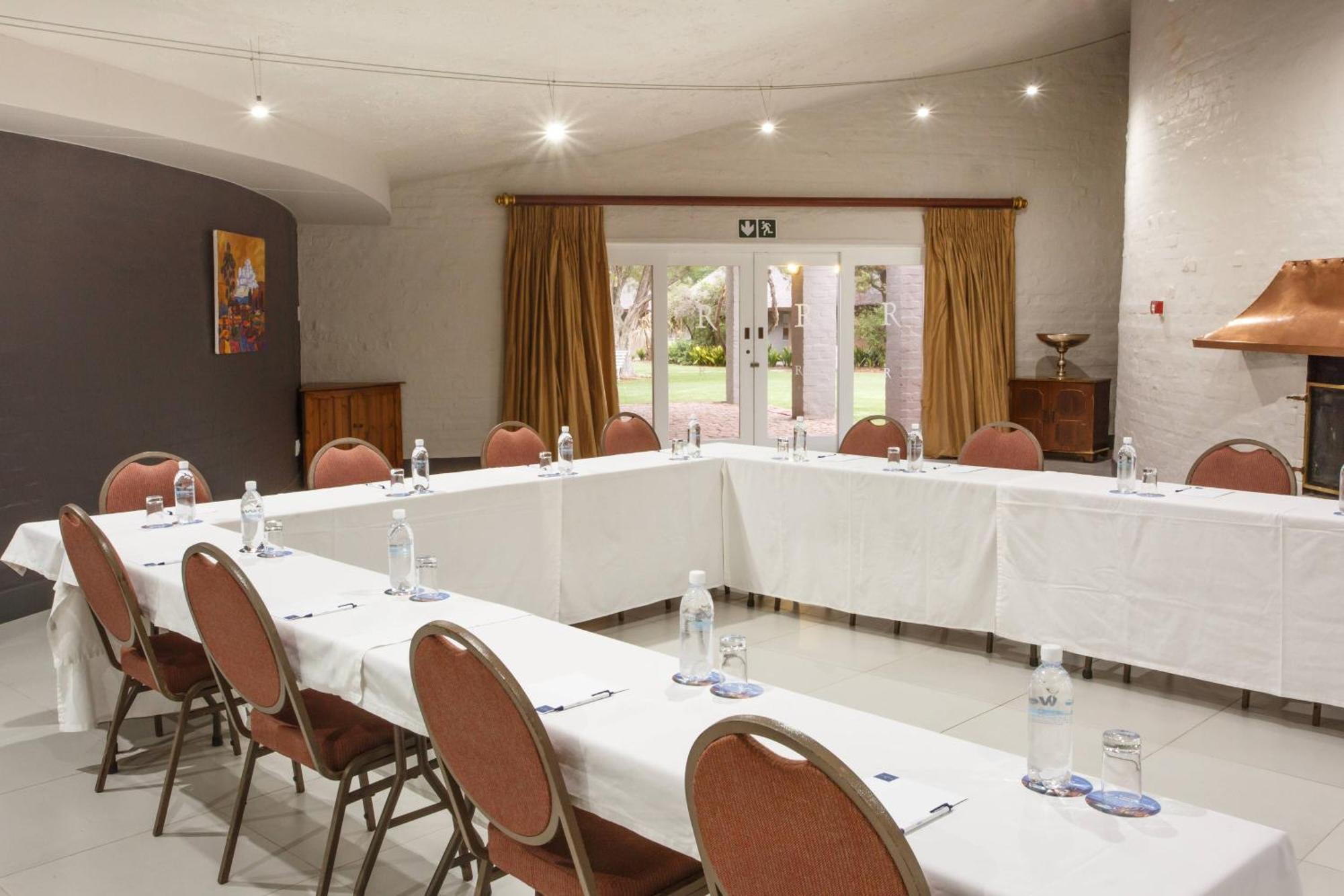 Protea Hotel By Marriott Oudtshoorn Riempie Estate المظهر الخارجي الصورة